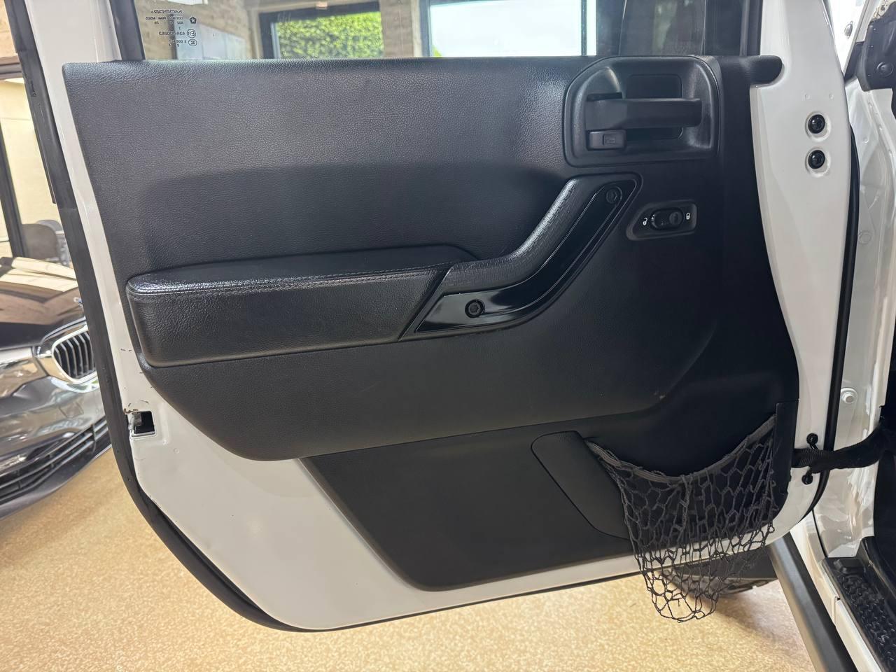 Jeep Wrangler Unlimited 4WD 4dr Altitude 2014