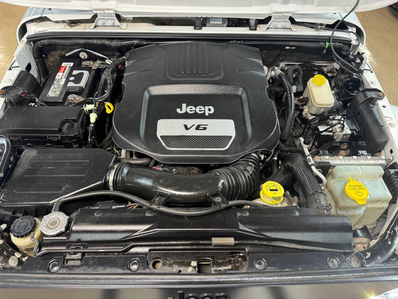 Jeep Wrangler Unlimited 4WD 4dr Altitude 2014