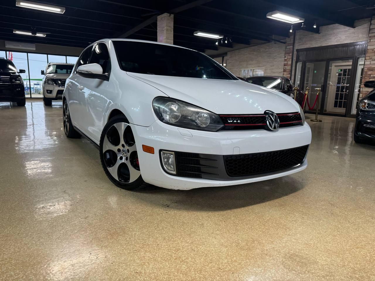 2011 Volkswagen Golf GTI's photo