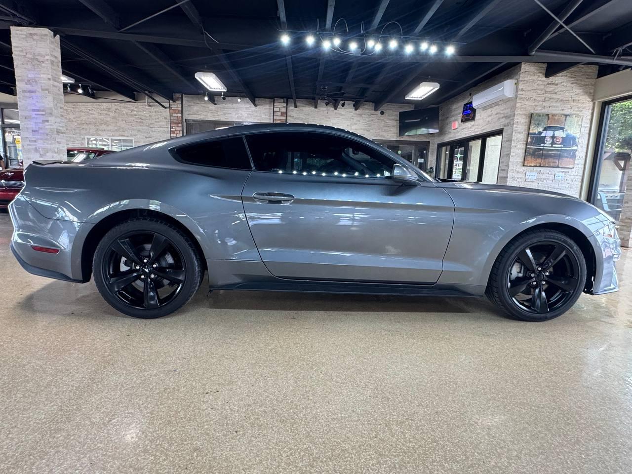 Ford Mustang EcoBoost Fastback 2022