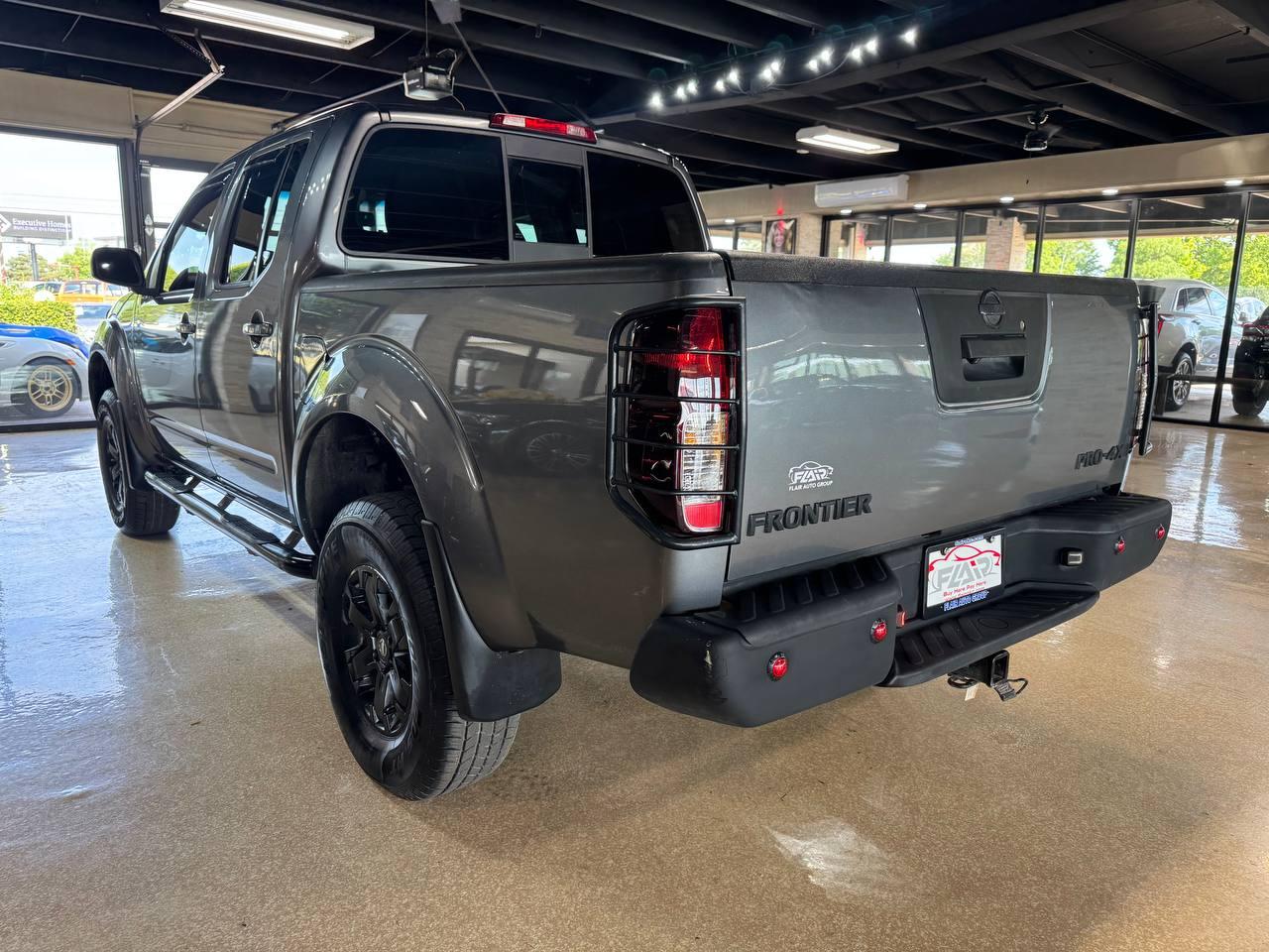 Nissan Frontier 4WD Crew Cab SWB Manual PRO-4X 2016