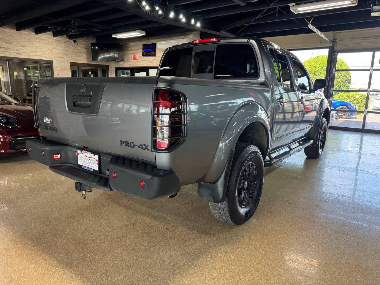 Nissan Frontier 4WD Crew Cab SWB Manual PRO-4X 2016