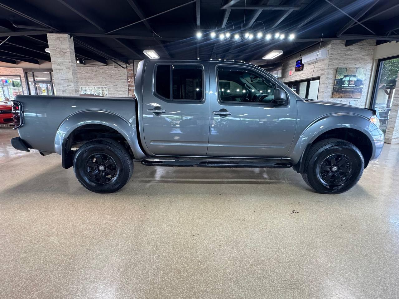 Nissan Frontier 4WD Crew Cab SWB Manual PRO-4X 2016