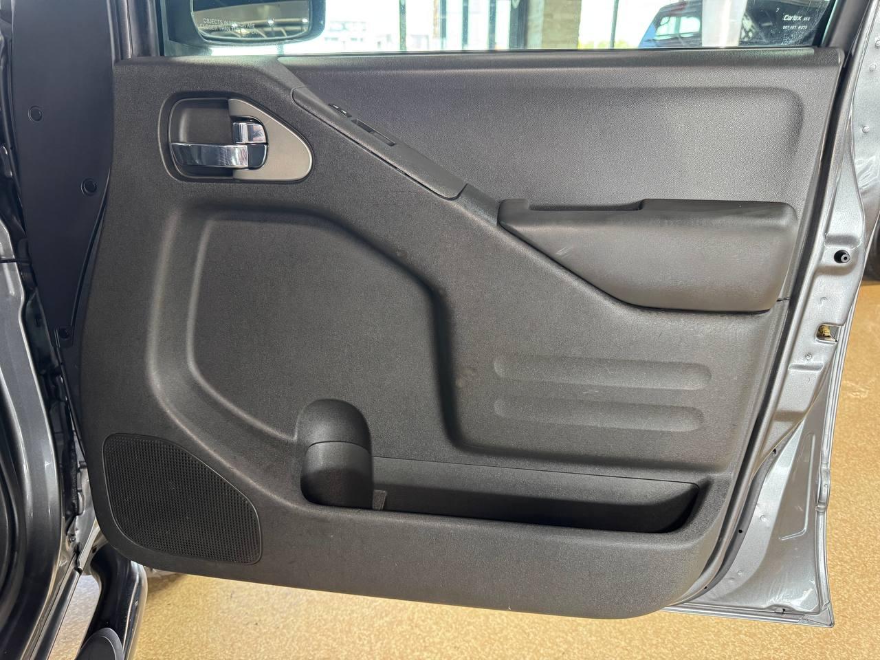 Nissan Frontier 4WD Crew Cab SWB Manual PRO-4X 2016