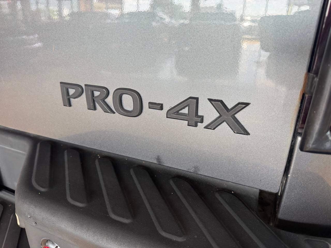 Nissan Frontier 4WD Crew Cab SWB Manual PRO-4X 2016
