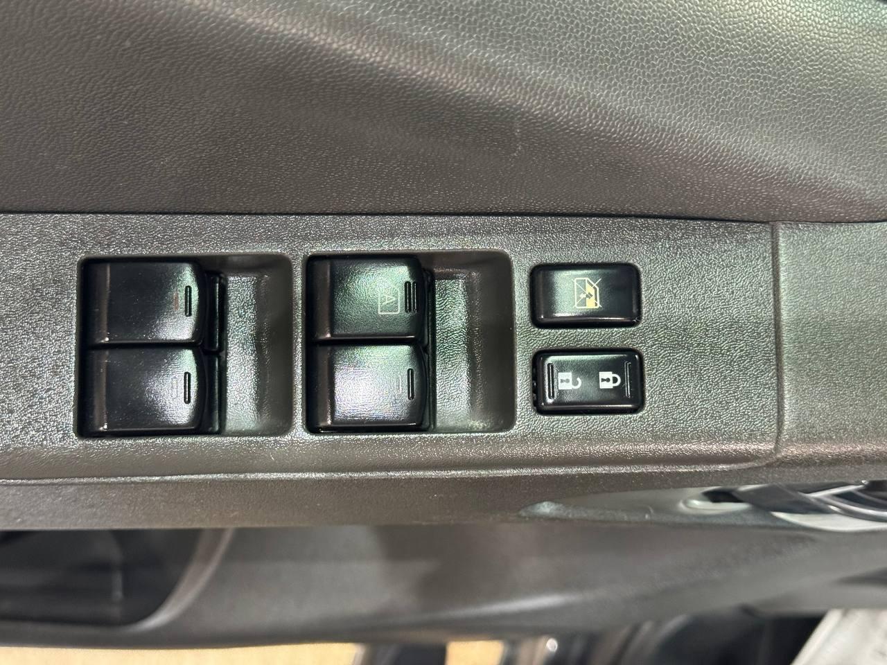 Nissan Frontier 4WD Crew Cab SWB Manual PRO-4X 2016