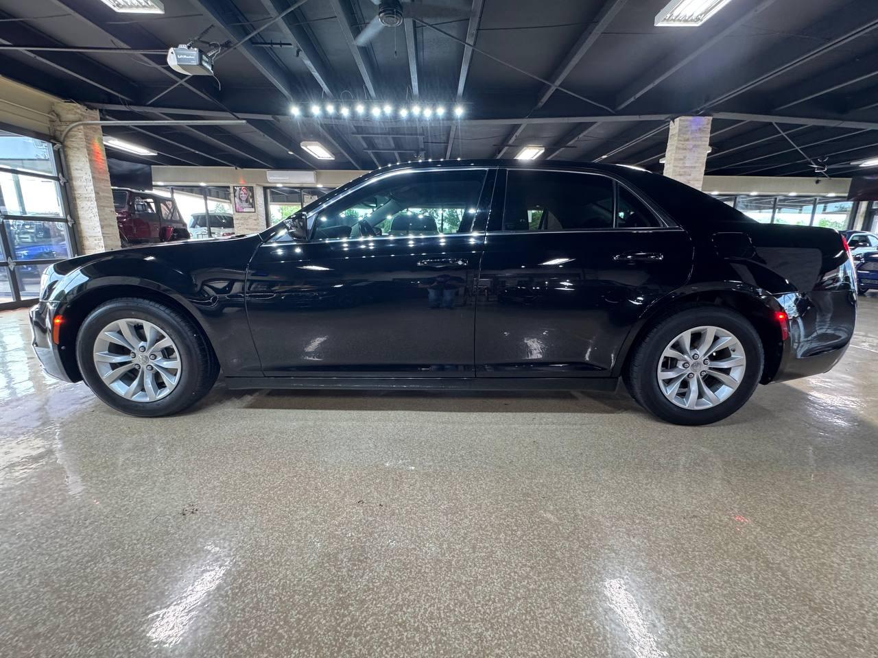Chrysler 300 Touring RWD 2022