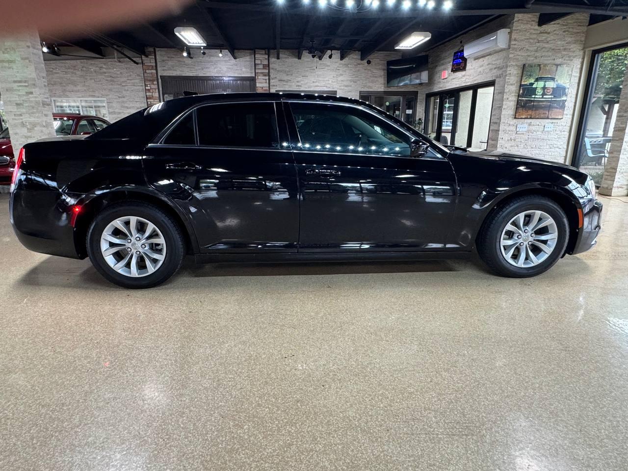 Chrysler 300 Touring RWD 2022