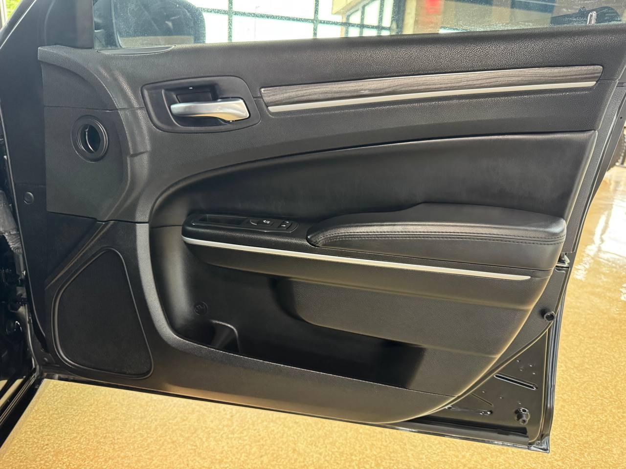 Chrysler 300 Touring RWD 2022