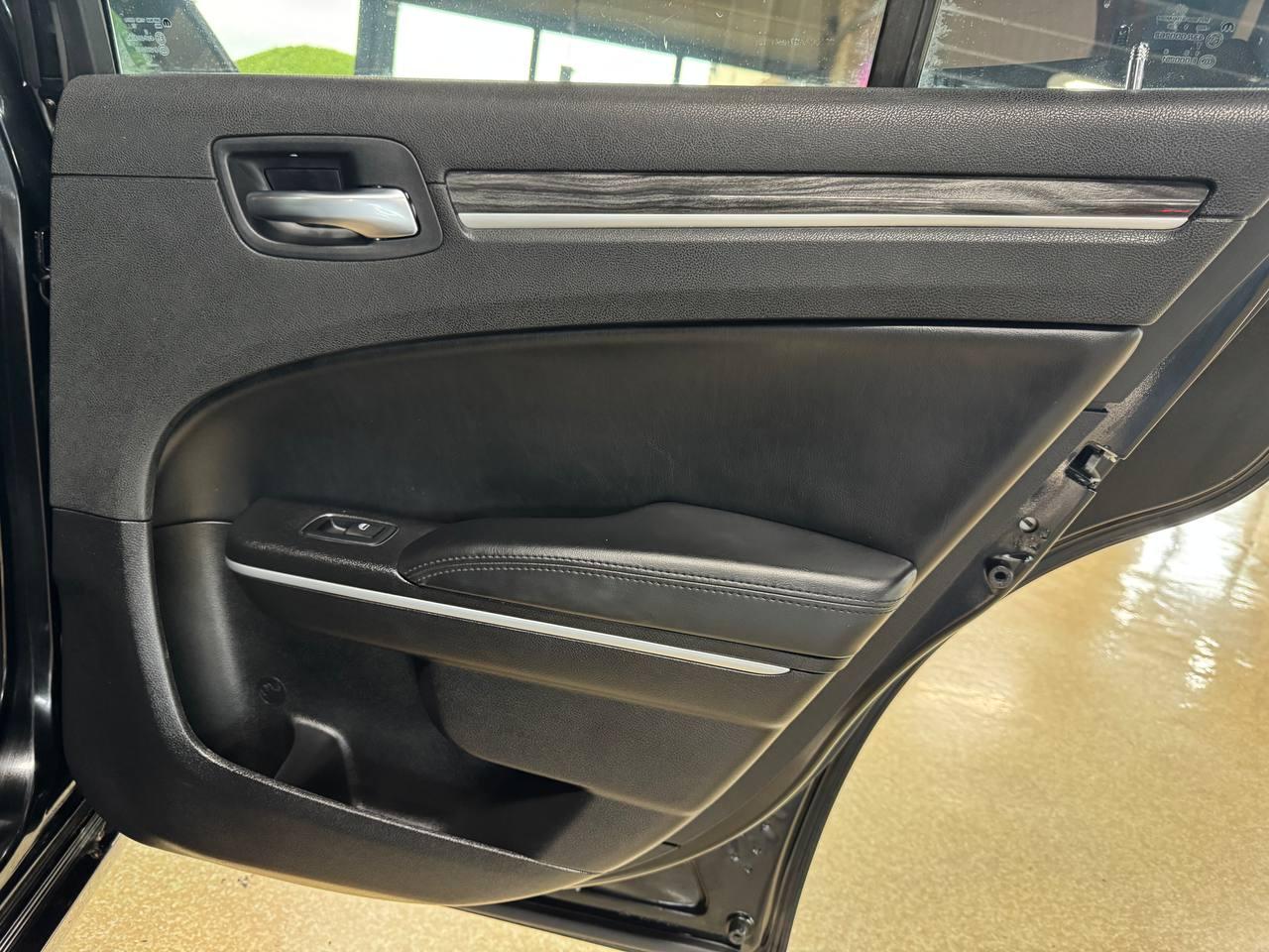 Chrysler 300 Touring RWD 2022