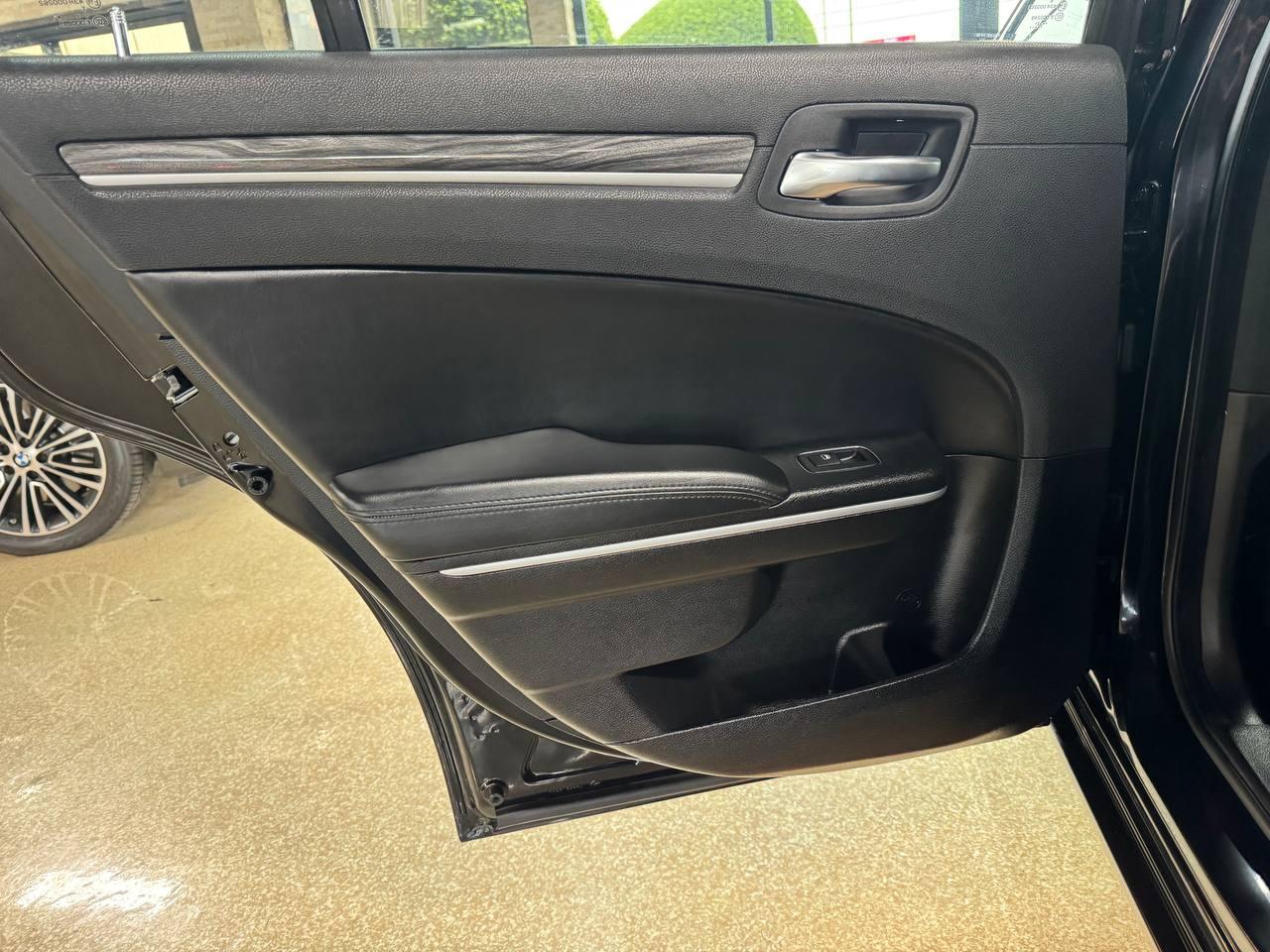 Chrysler 300 Touring RWD 2022