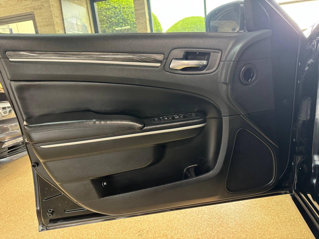 Chrysler 300 Touring RWD 2022