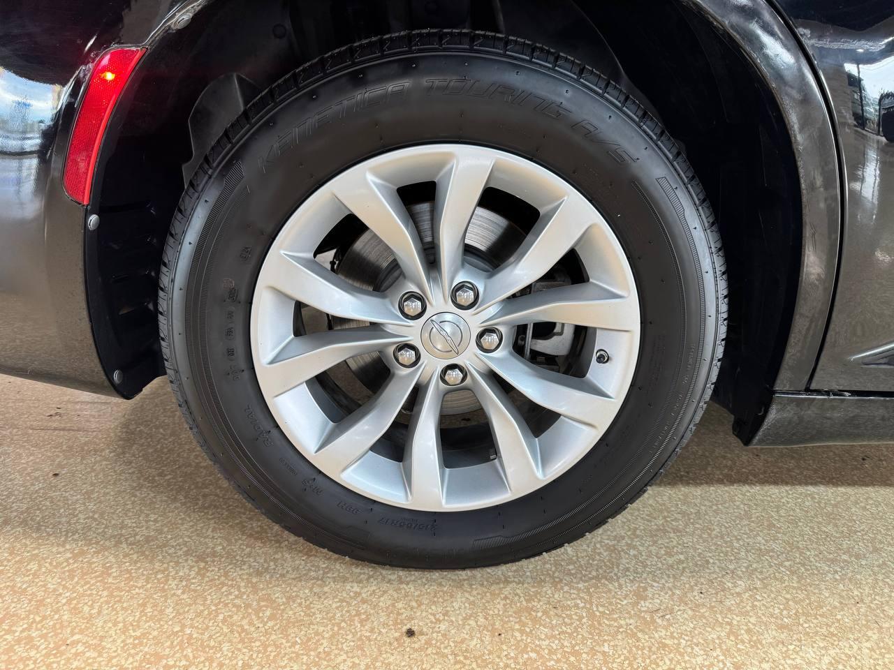 Chrysler 300 Touring RWD 2022