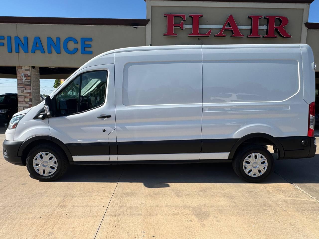 Ford E-Transit Cargo Van T-350 130" Med Rf 9500 GVWR RWD 2022