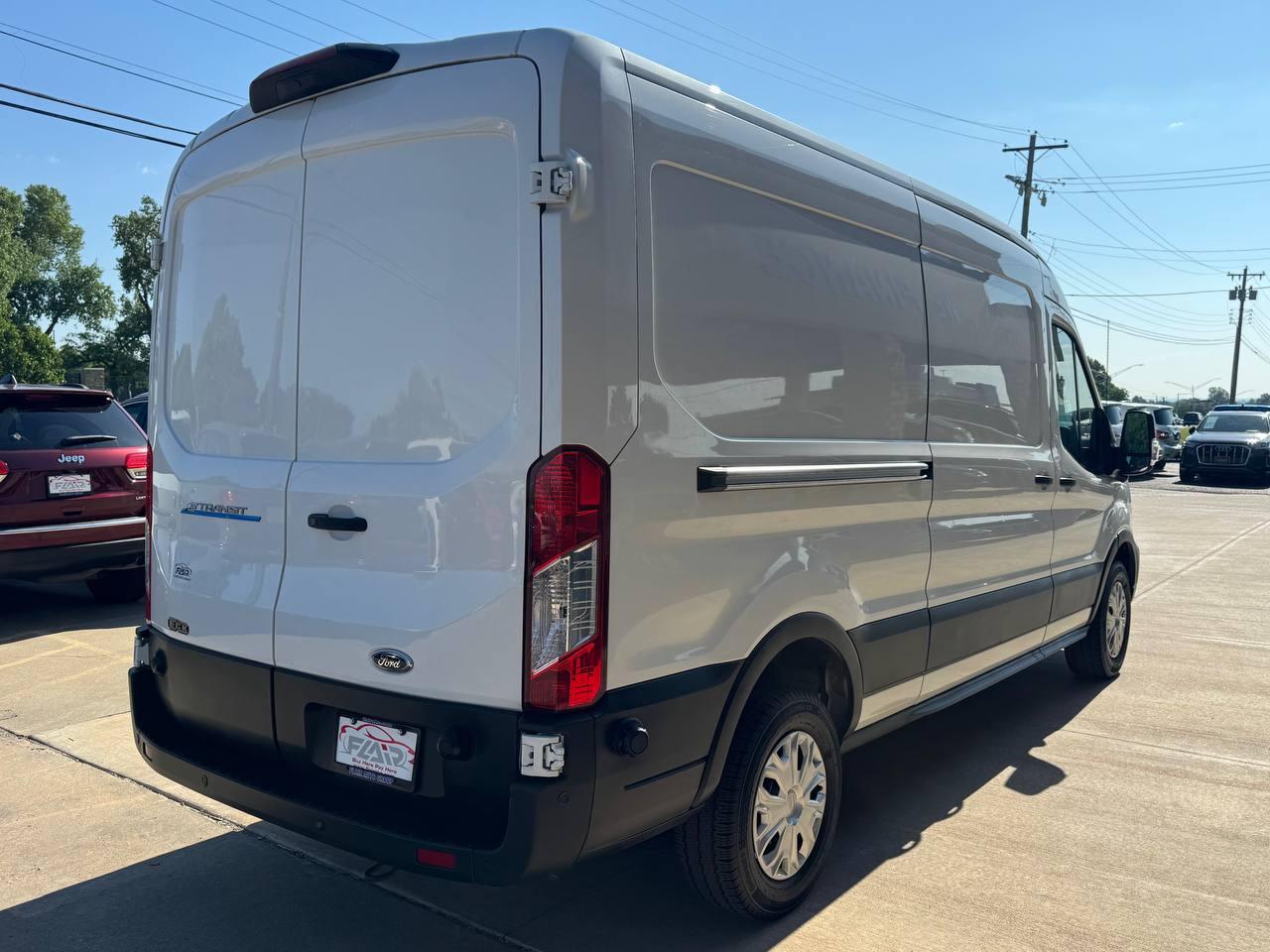 Ford E-Transit Cargo Van T-350 130" Med Rf 9500 GVWR RWD 2022