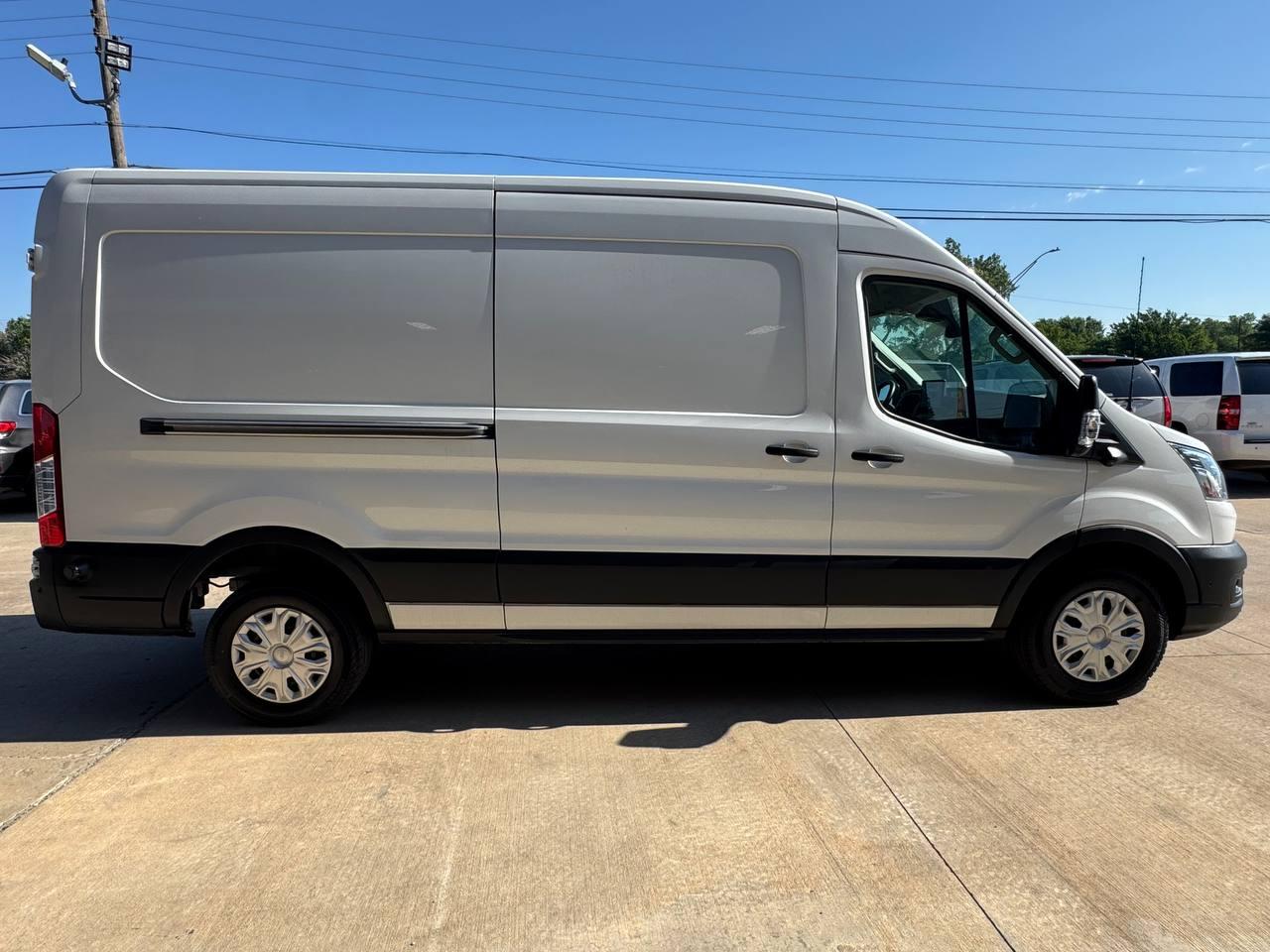 Ford E-Transit Cargo Van T-350 130" Med Rf 9500 GVWR RWD 2022