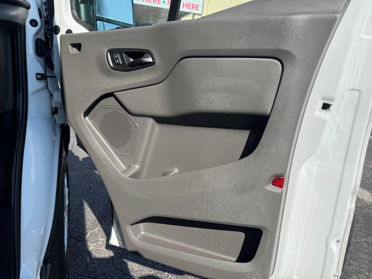 Ford E-Transit Cargo Van T-350 130" Med Rf 9500 GVWR RWD 2022