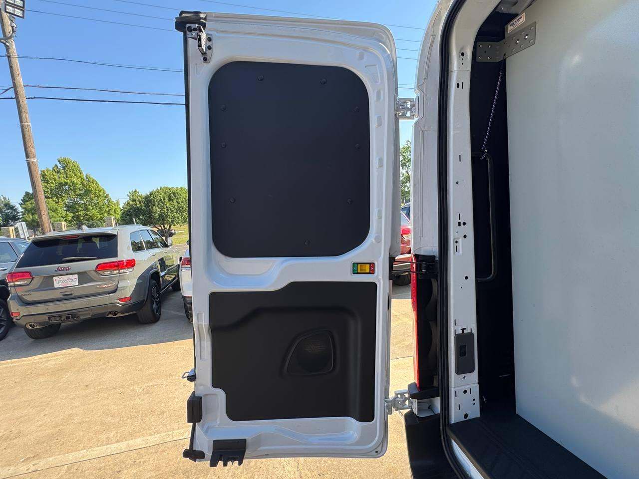 Ford E-Transit Cargo Van T-350 130" Med Rf 9500 GVWR RWD 2022
