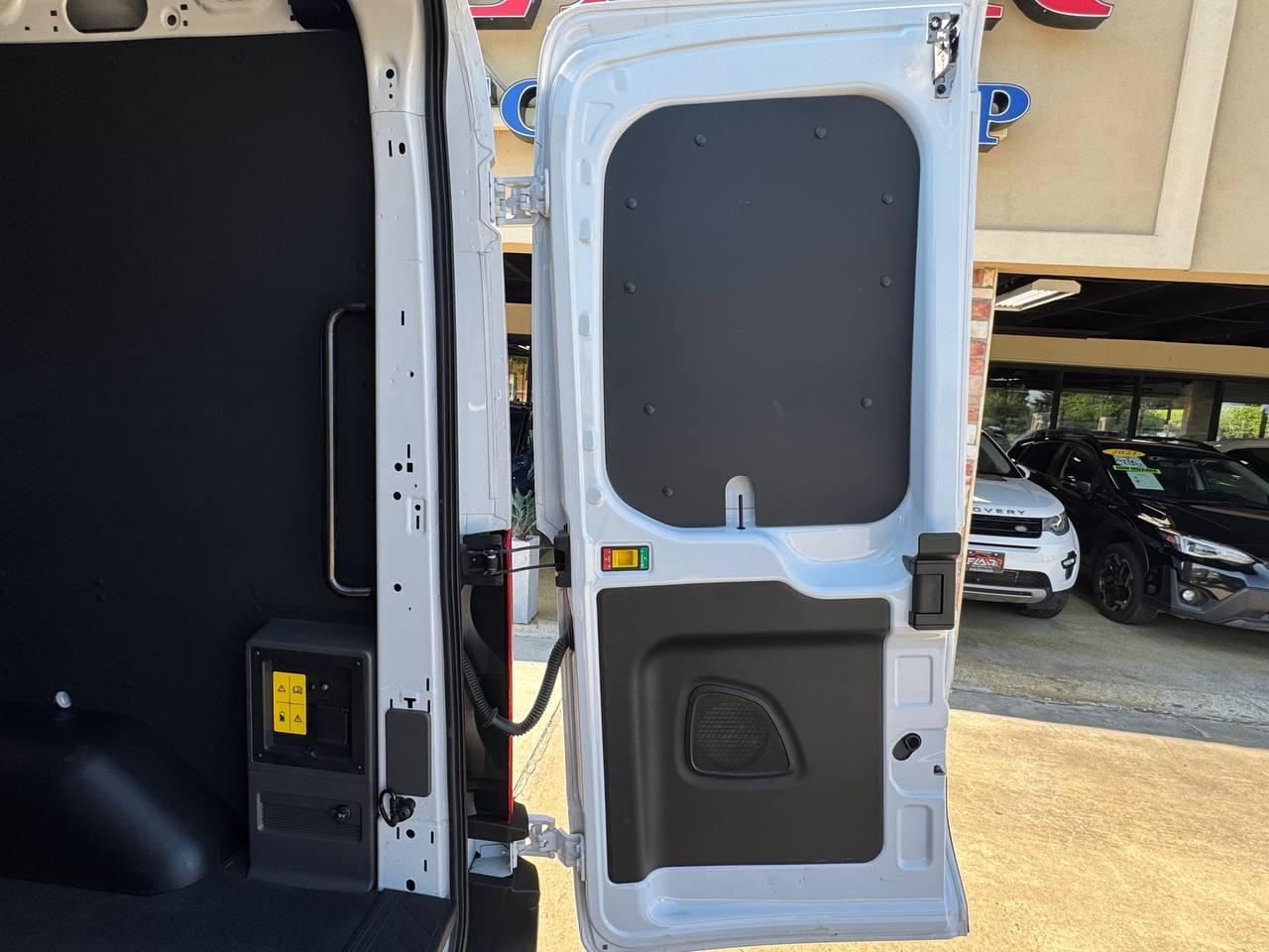 Ford E-Transit Cargo Van T-350 130" Med Rf 9500 GVWR RWD 2022