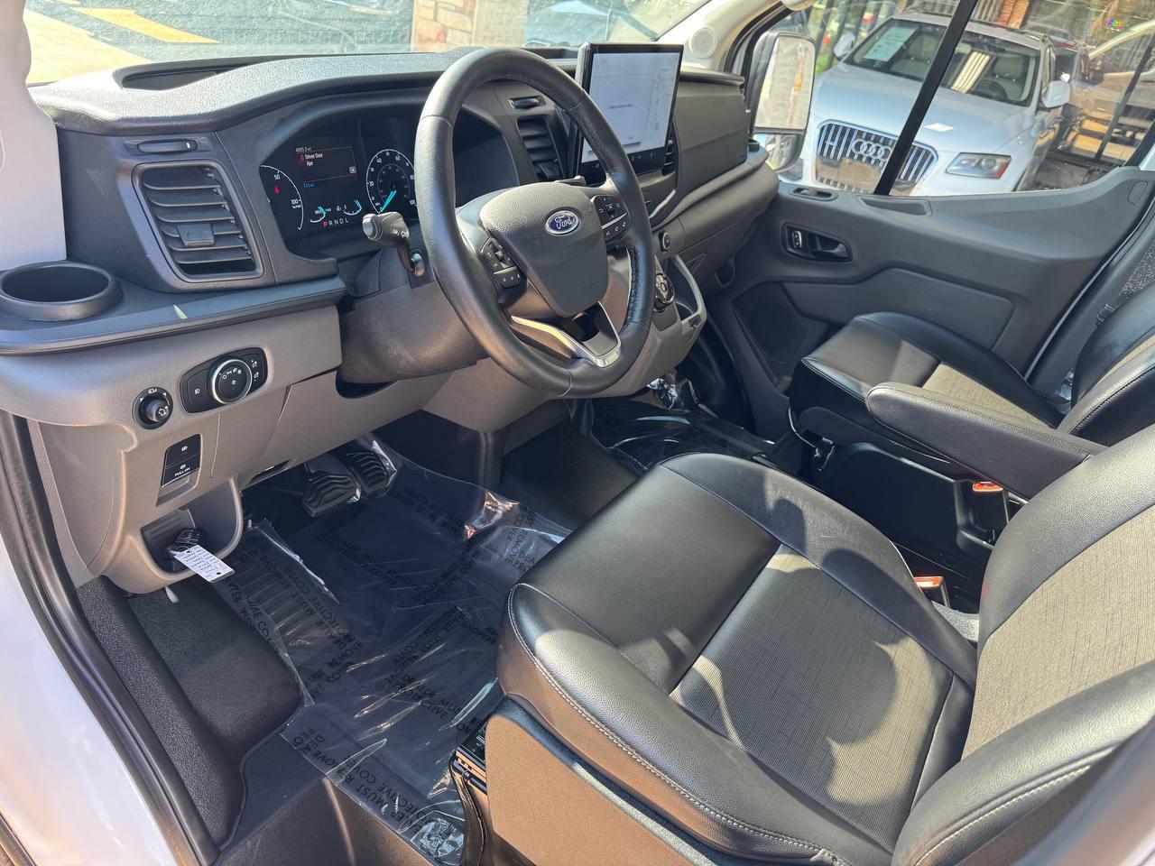 Ford E-Transit Cargo Van T-350 130" Med Rf 9500 GVWR RWD 2022