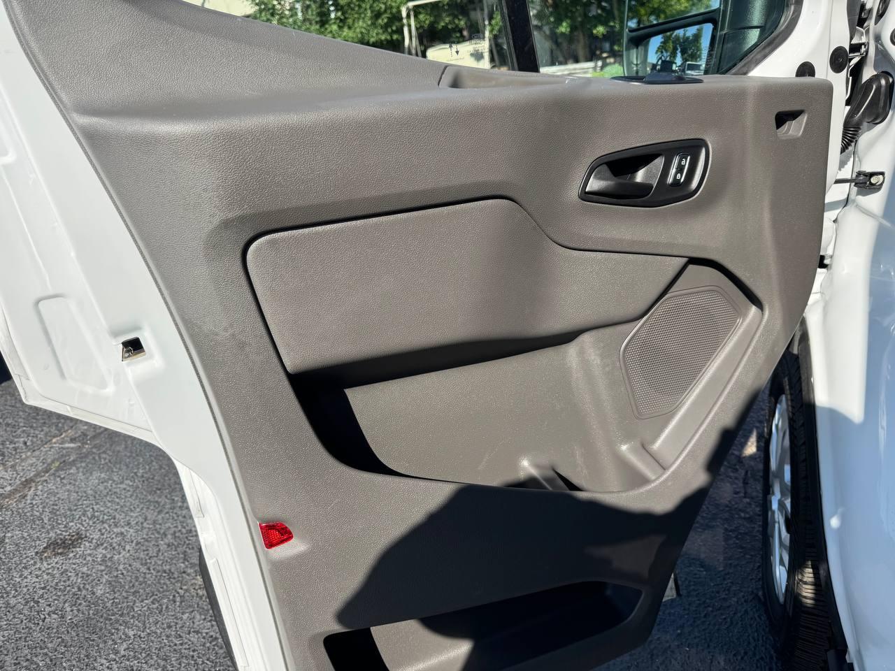 Ford E-Transit Cargo Van T-350 130" Med Rf 9500 GVWR RWD 2022