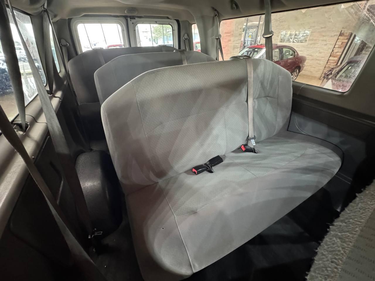 Ford Econoline Wagon E-350 Super Ext XL 2006