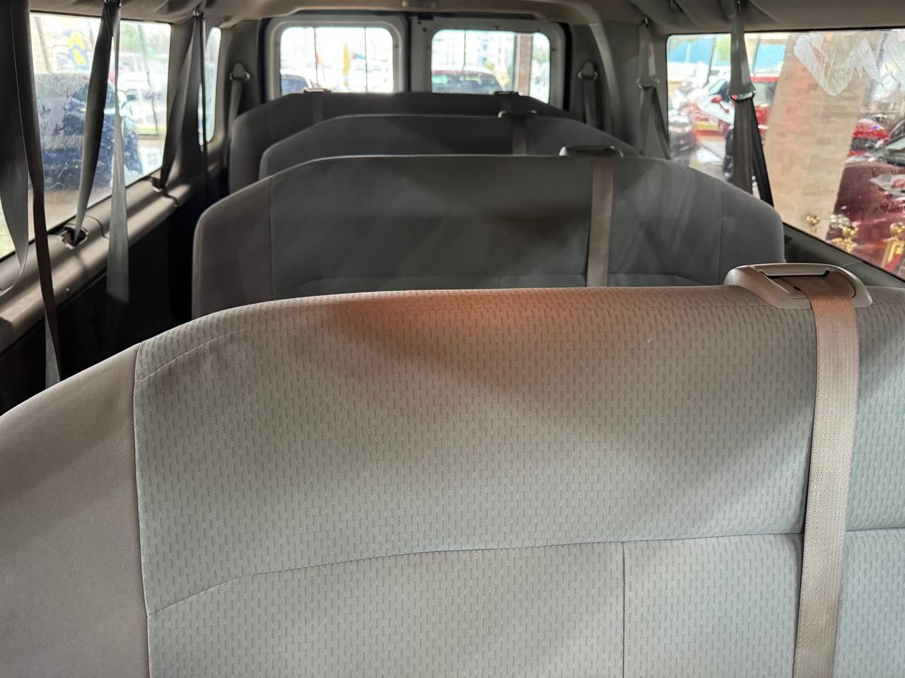 Ford Econoline Wagon E-350 Super Ext XL 2006