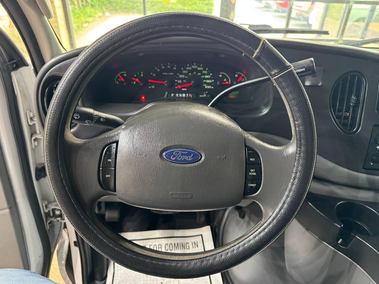 Ford Econoline Wagon E-350 Super Ext XL 2006
