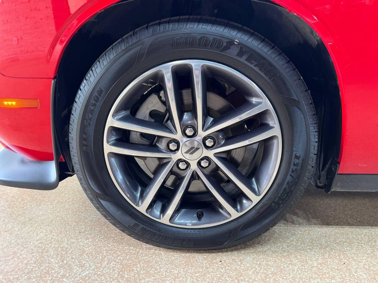 Dodge Challenger GT AWD 2019