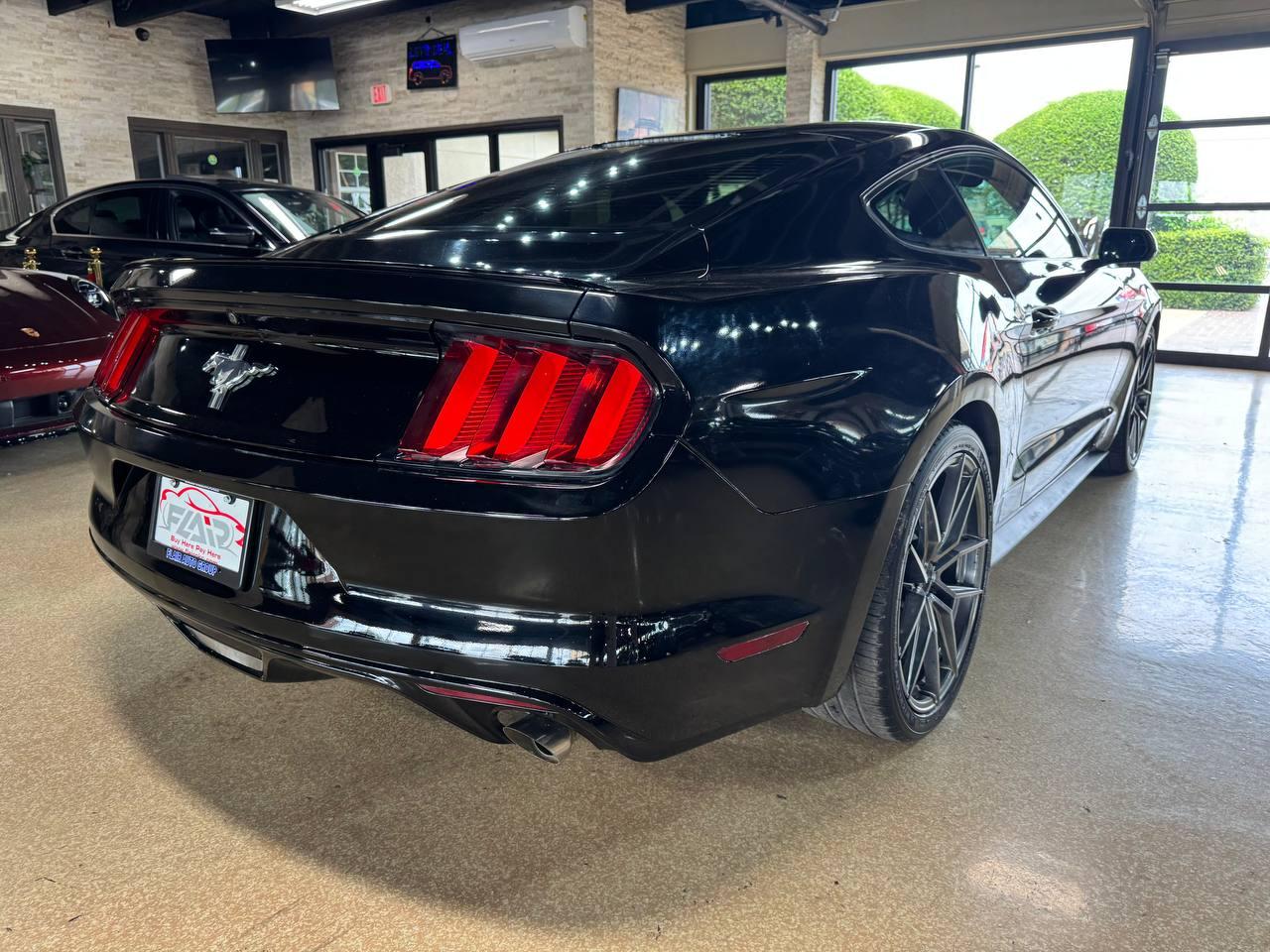Ford Mustang 2dr Fastback V6 2015