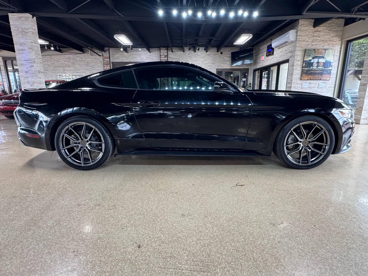 Ford Mustang 2dr Fastback V6 2015