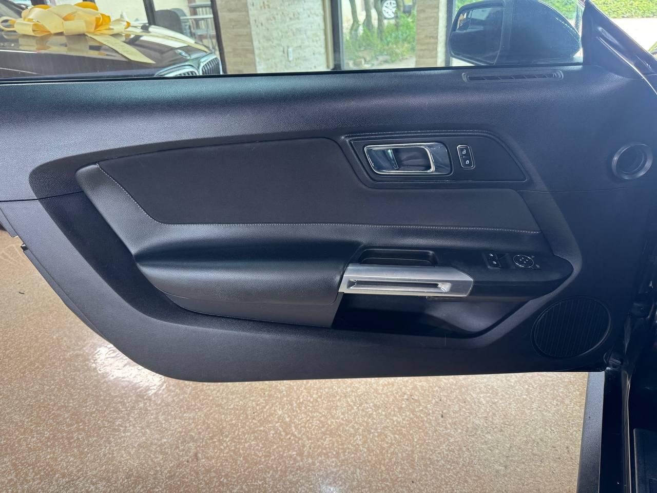 Ford Mustang 2dr Fastback V6 2015