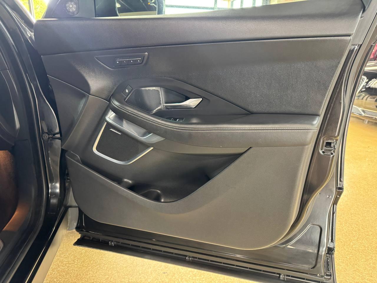 Jaguar E-Pace P300 AWD R-Dynamic HSE 2018