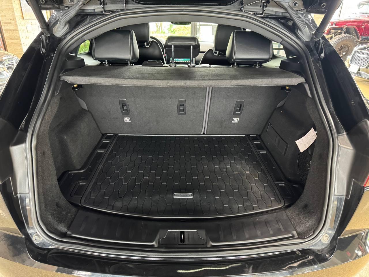 Jaguar E-Pace P300 AWD R-Dynamic HSE 2018