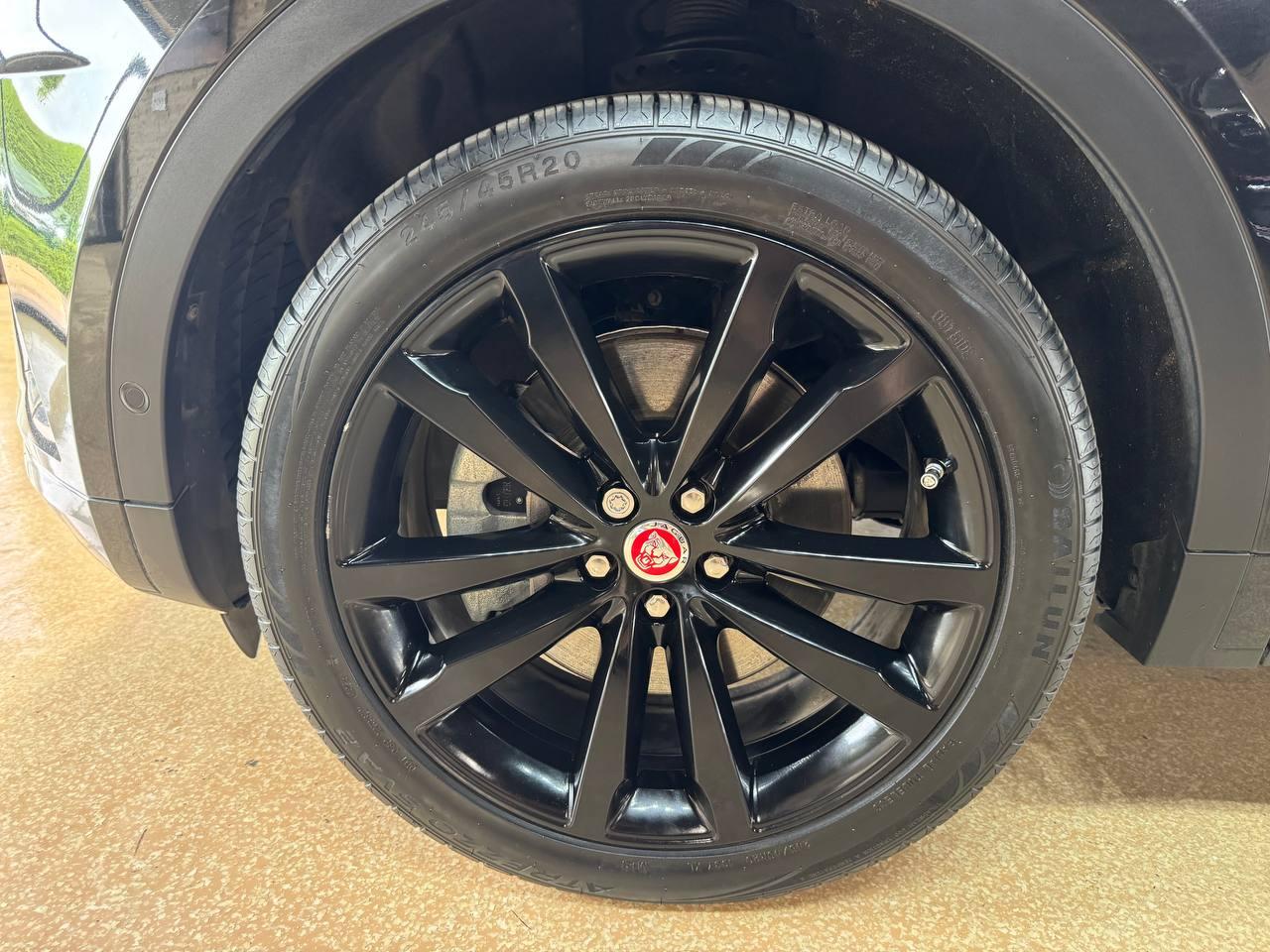 Jaguar E-Pace P300 AWD R-Dynamic HSE 2018