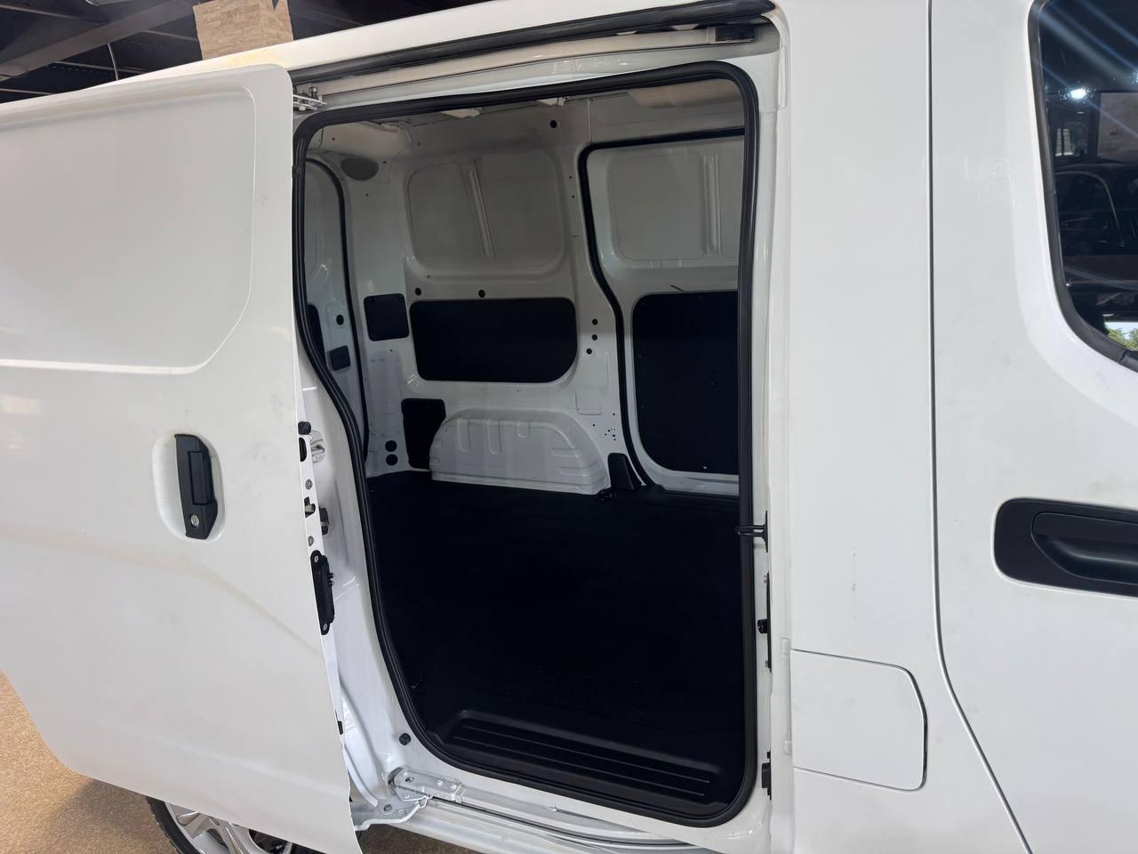 Nissan NV200 Compact Cargo I4 SV 2017