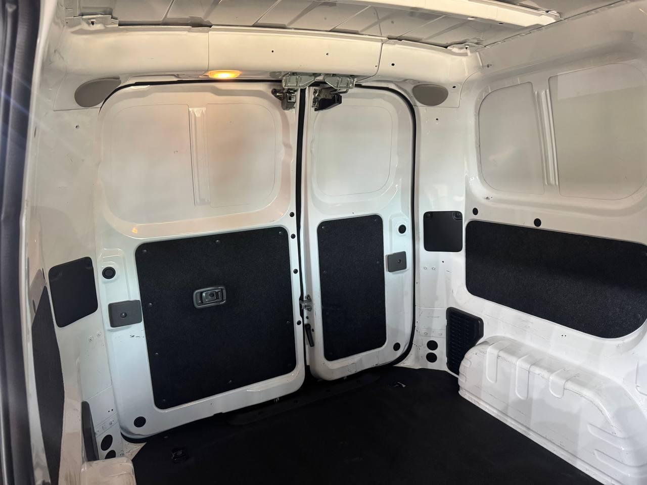 Nissan NV200 Compact Cargo I4 SV 2017