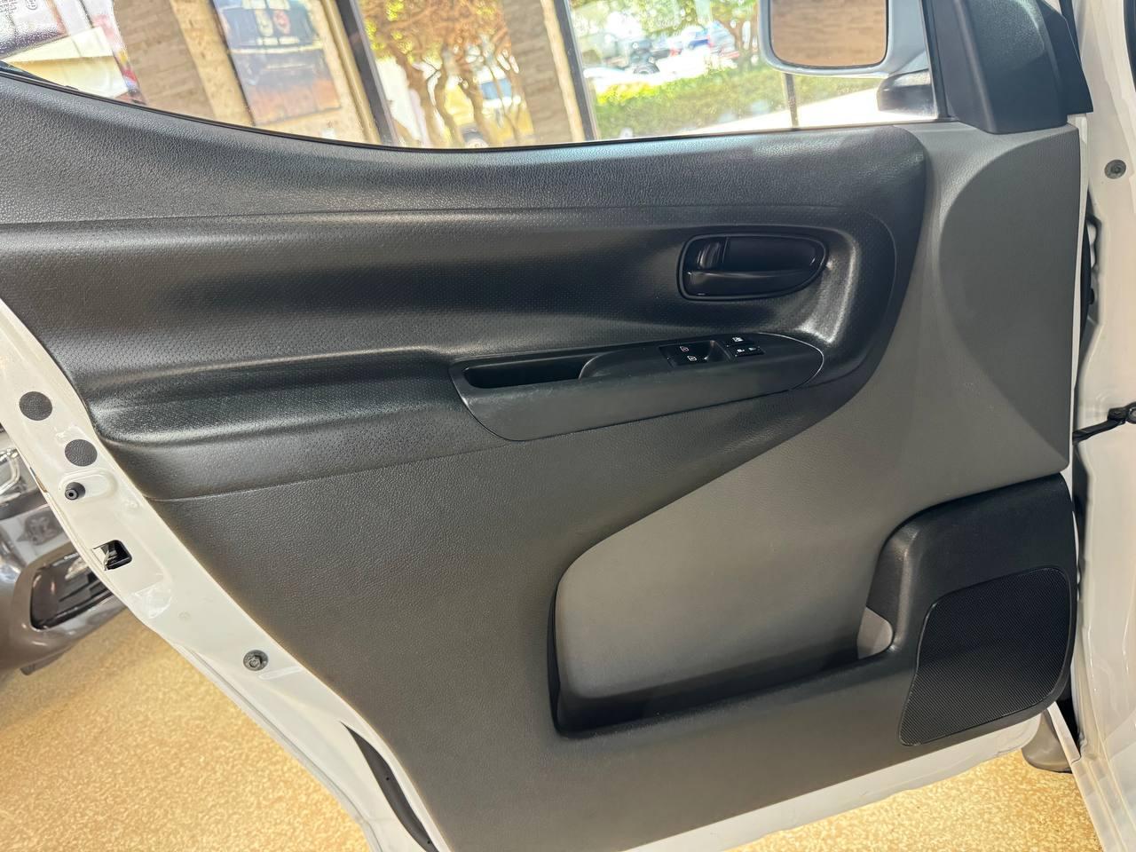 Nissan NV200 Compact Cargo I4 SV 2017