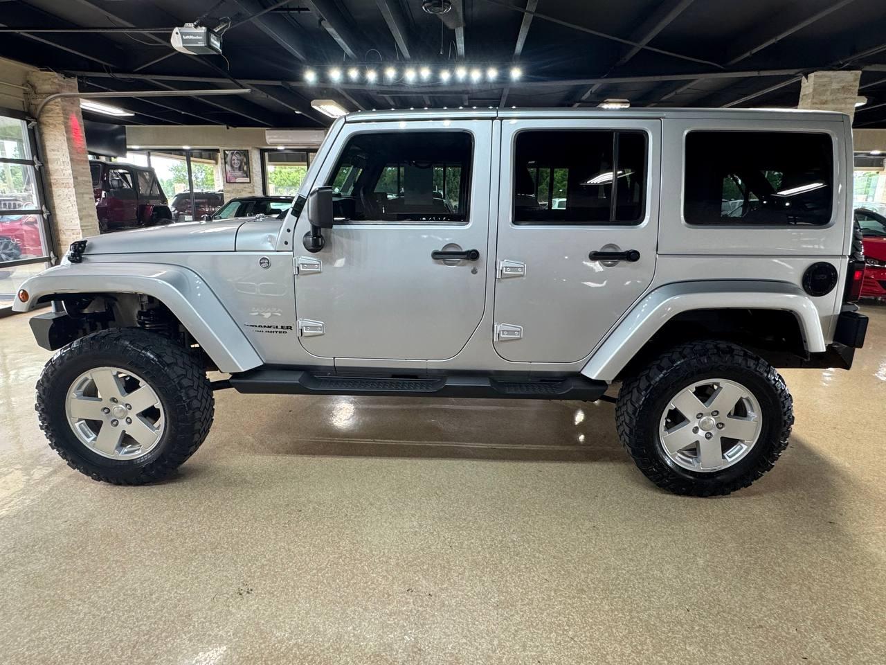 Jeep Wrangler Unlimited 4WD 4dr Sahara 2012