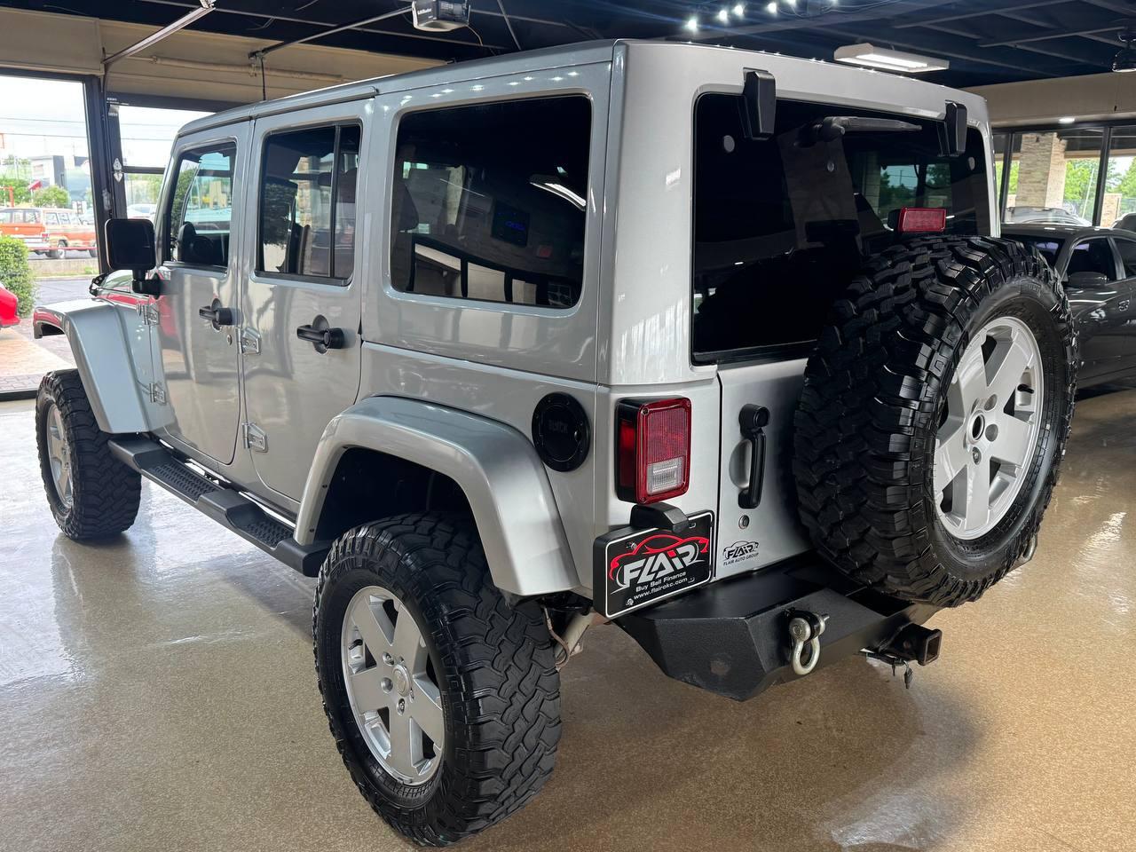 Jeep Wrangler Unlimited 4WD 4dr Sahara 2012
