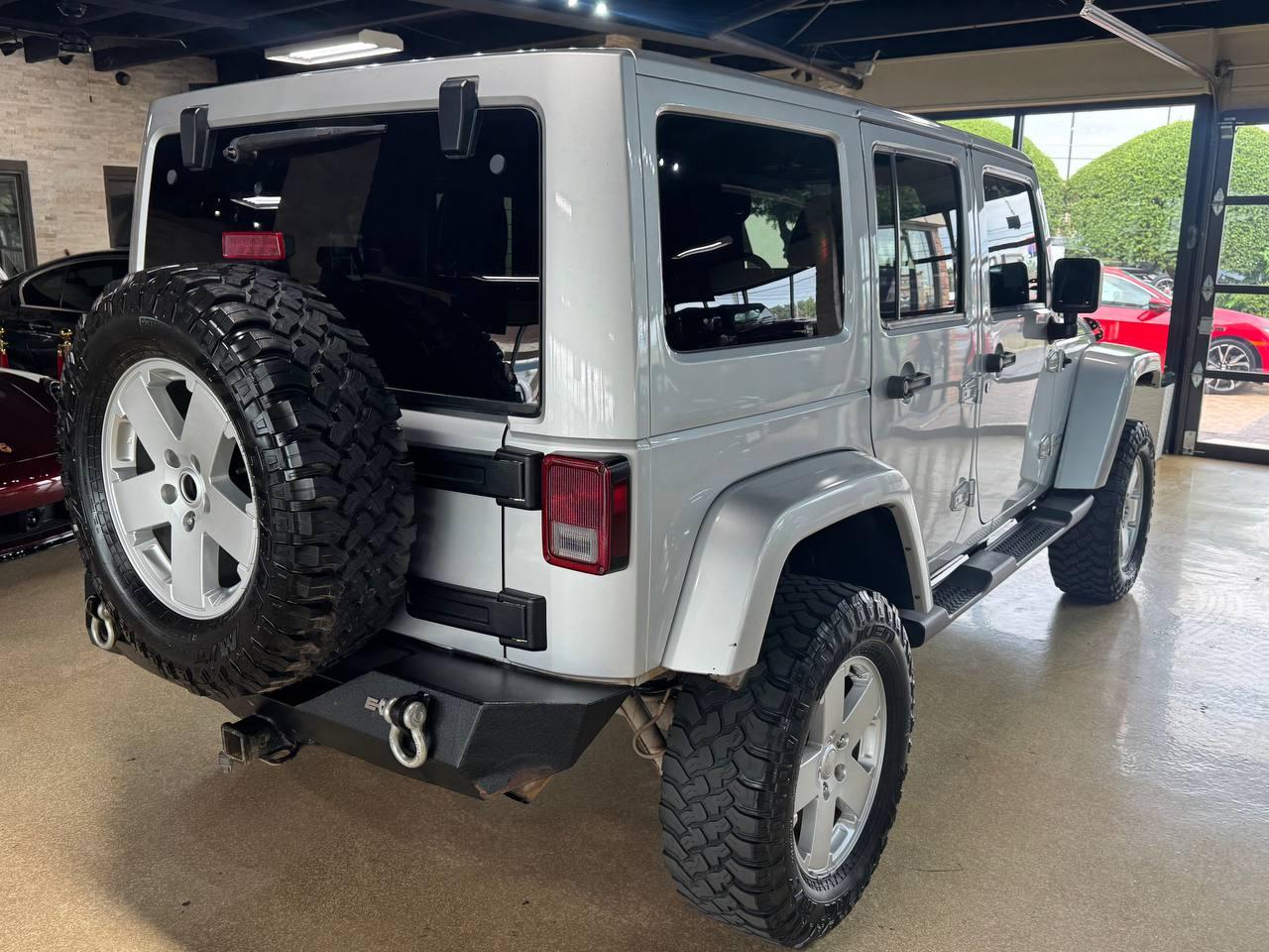 Jeep Wrangler Unlimited 4WD 4dr Sahara 2012