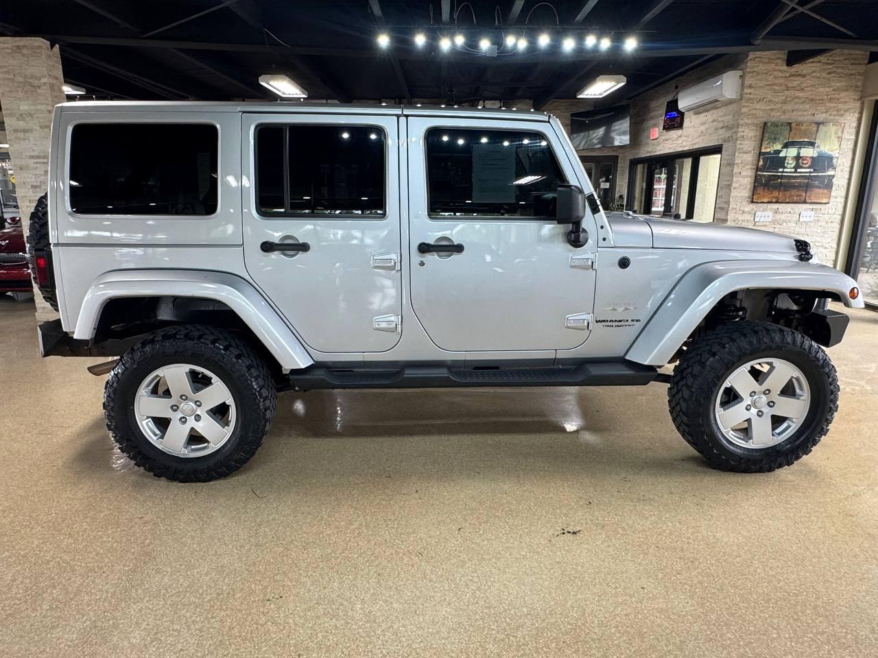 Jeep Wrangler Unlimited 4WD 4dr Sahara 2012