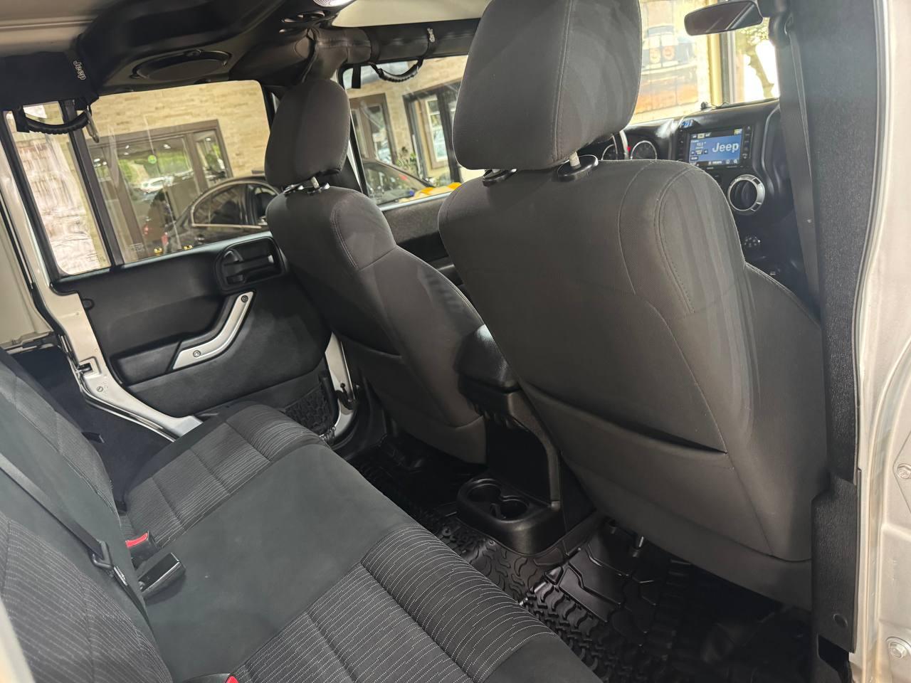 Jeep Wrangler Unlimited 4WD 4dr Sahara 2012