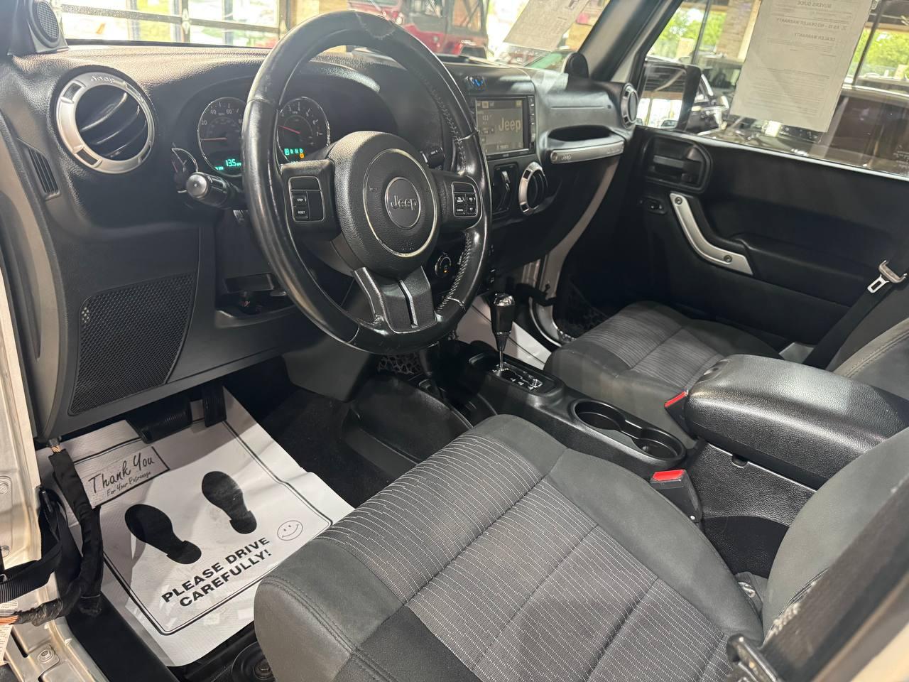 Jeep Wrangler Unlimited 4WD 4dr Sahara 2012