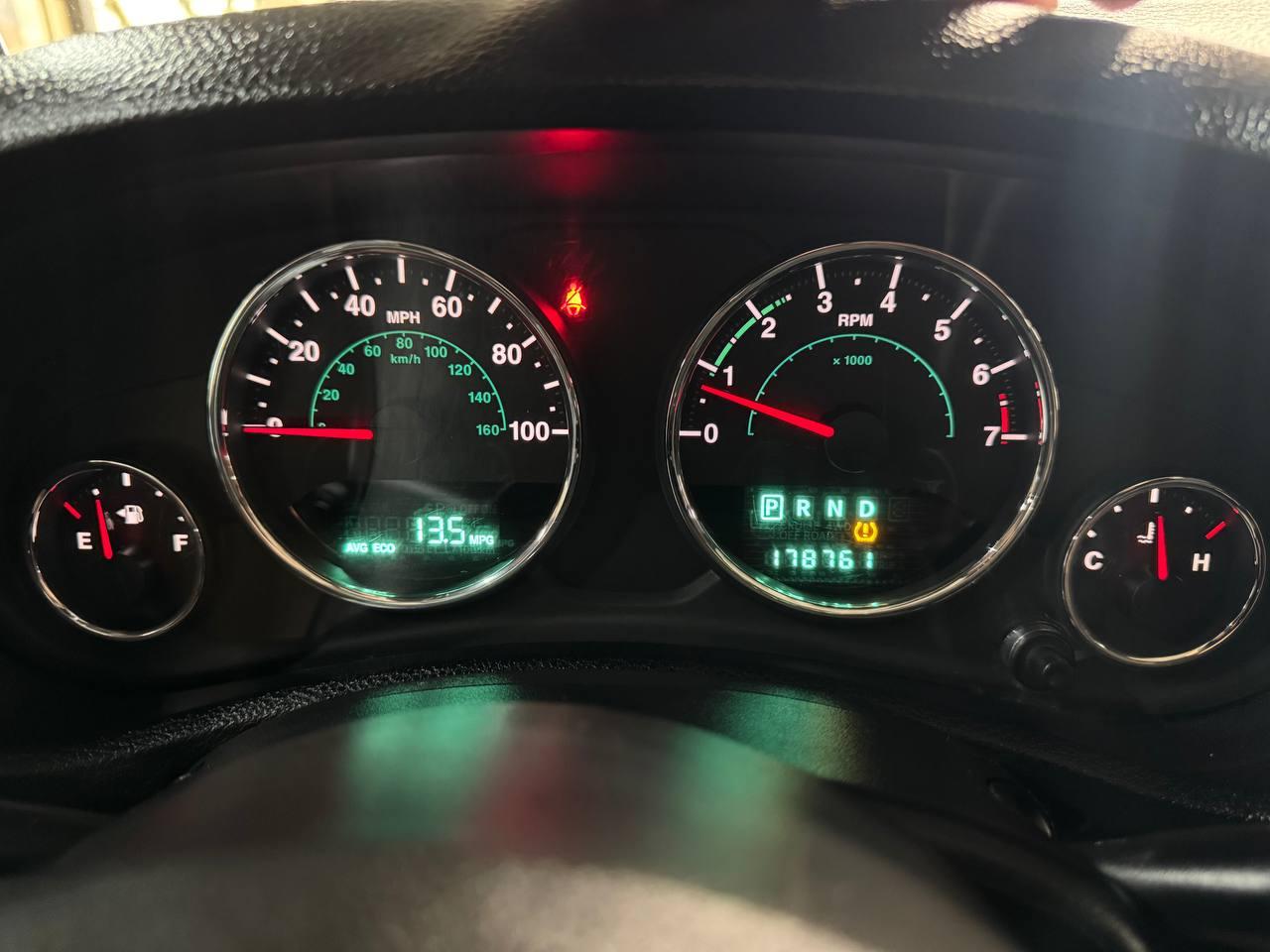 Jeep Wrangler Unlimited 4WD 4dr Sahara 2012