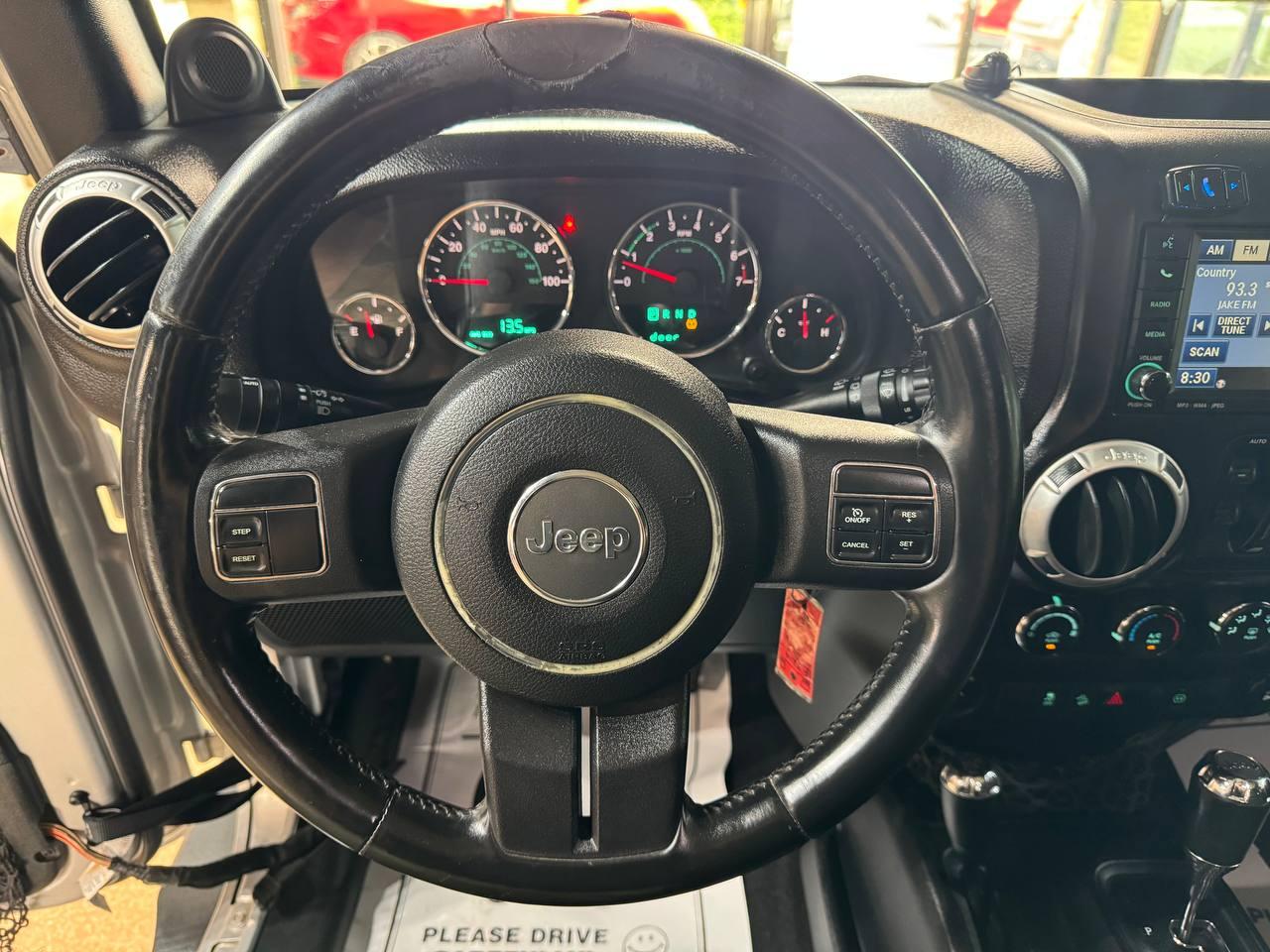 Jeep Wrangler Unlimited 4WD 4dr Sahara 2012