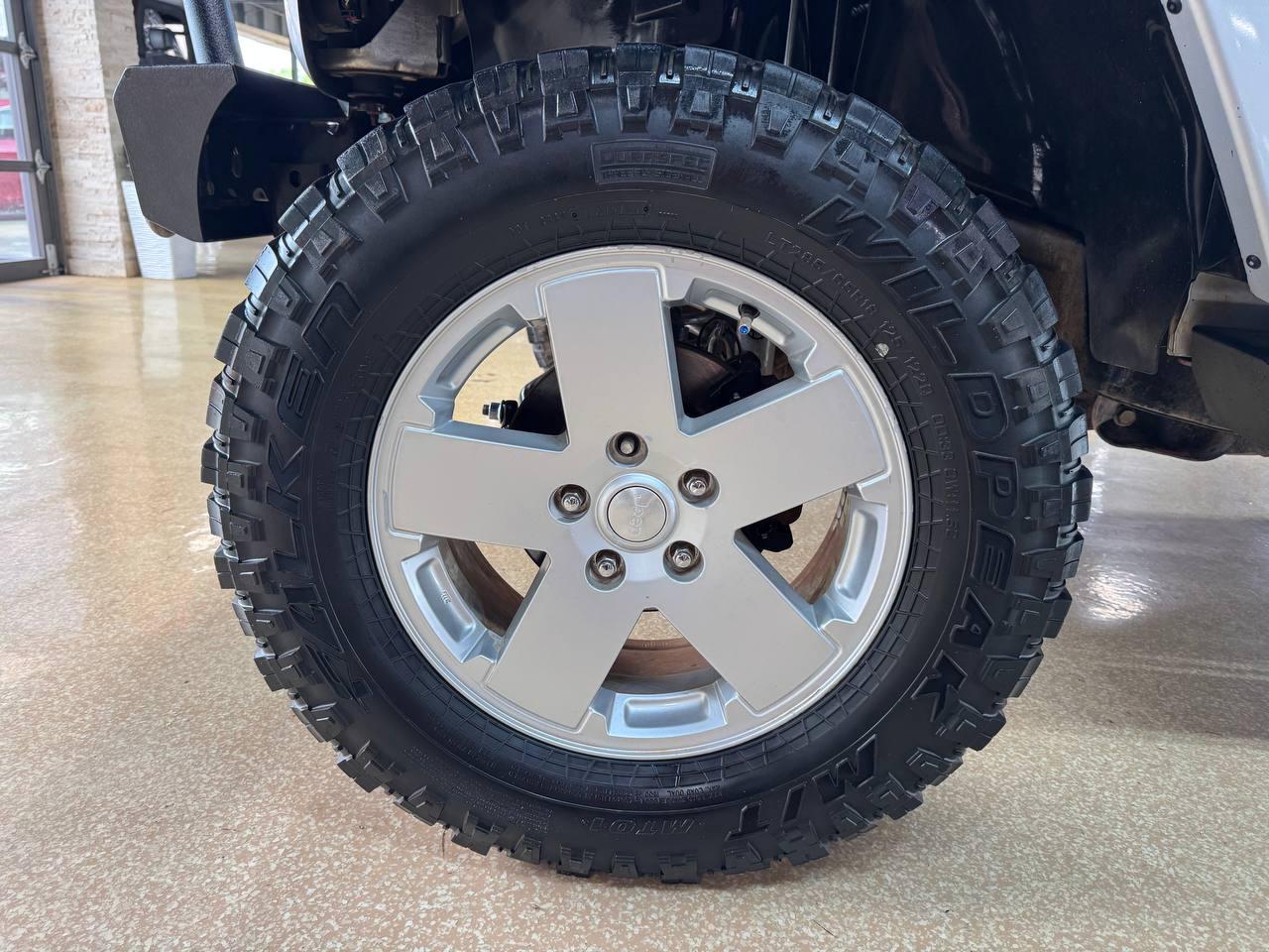 Jeep Wrangler Unlimited 4WD 4dr Sahara 2012