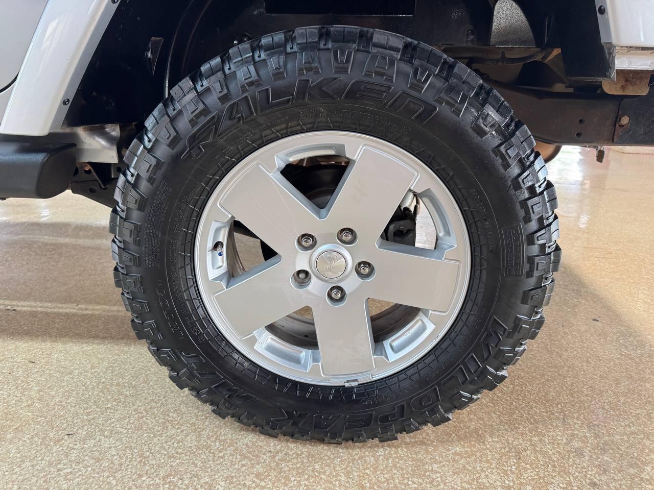 Jeep Wrangler Unlimited 4WD 4dr Sahara 2012