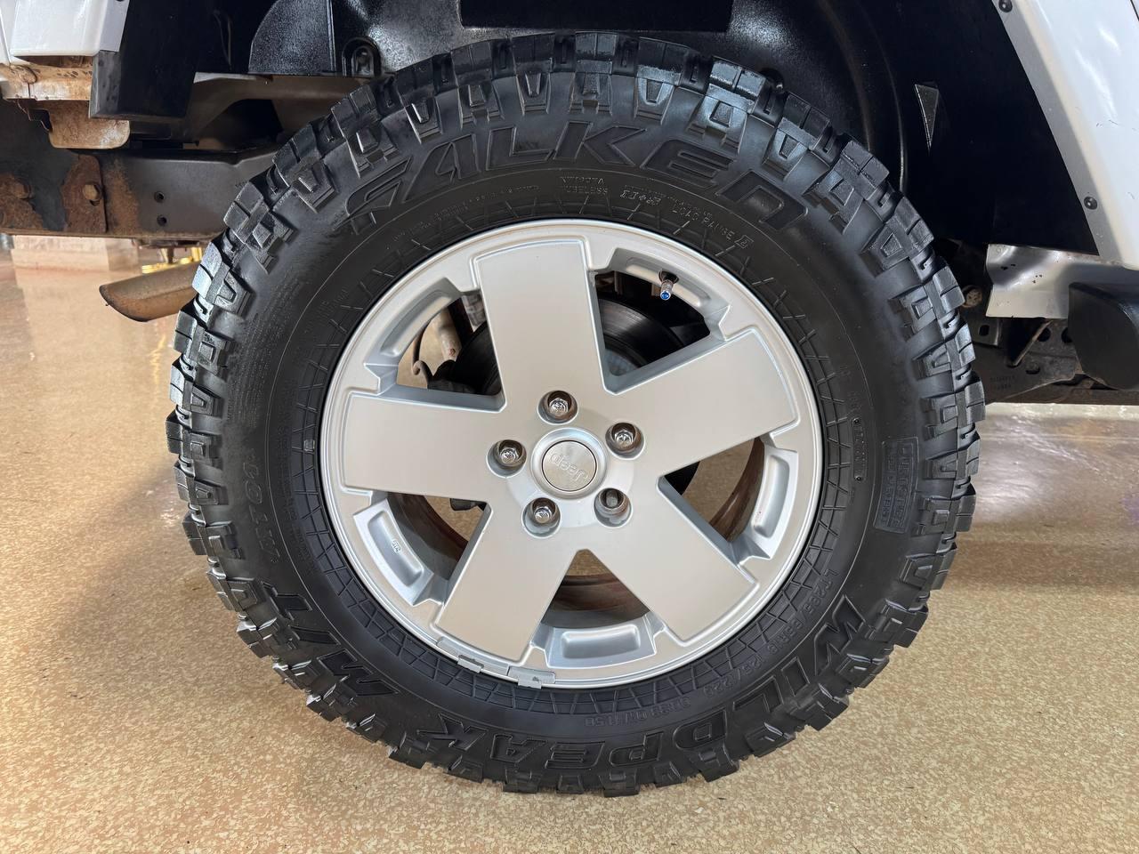 Jeep Wrangler Unlimited 4WD 4dr Sahara 2012