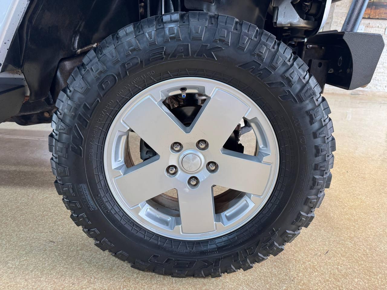 Jeep Wrangler Unlimited 4WD 4dr Sahara 2012